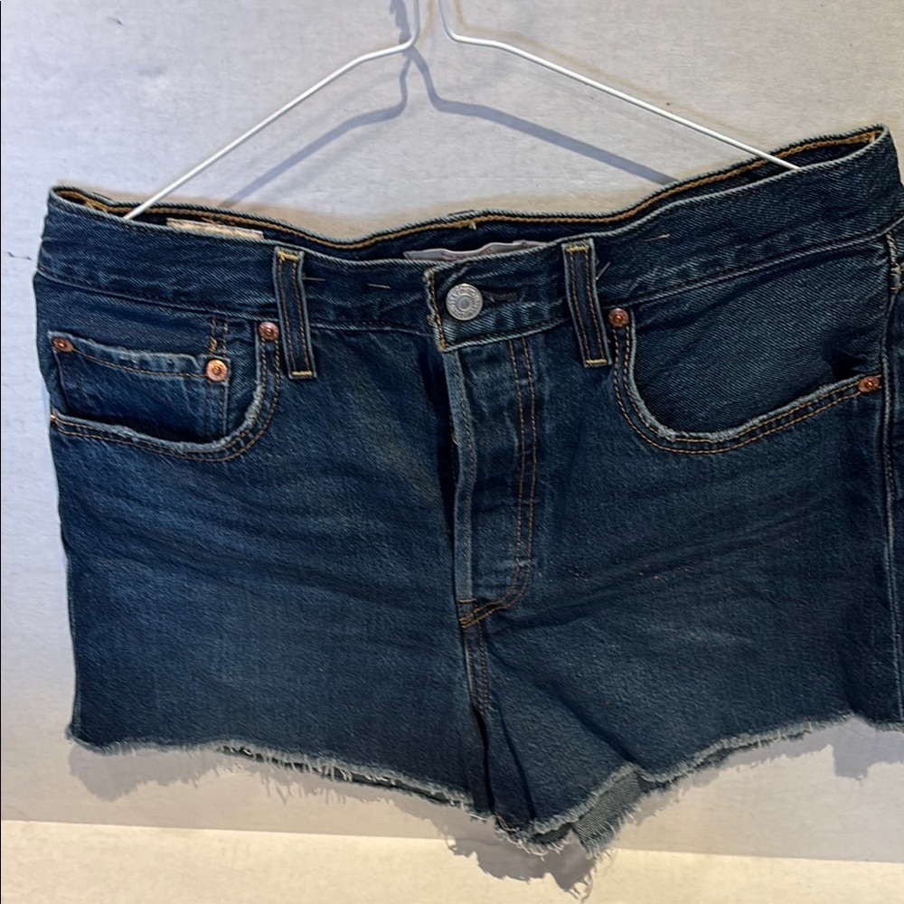 Levi’s rib cage darkBlue Denim Cutoff Shorts in 30